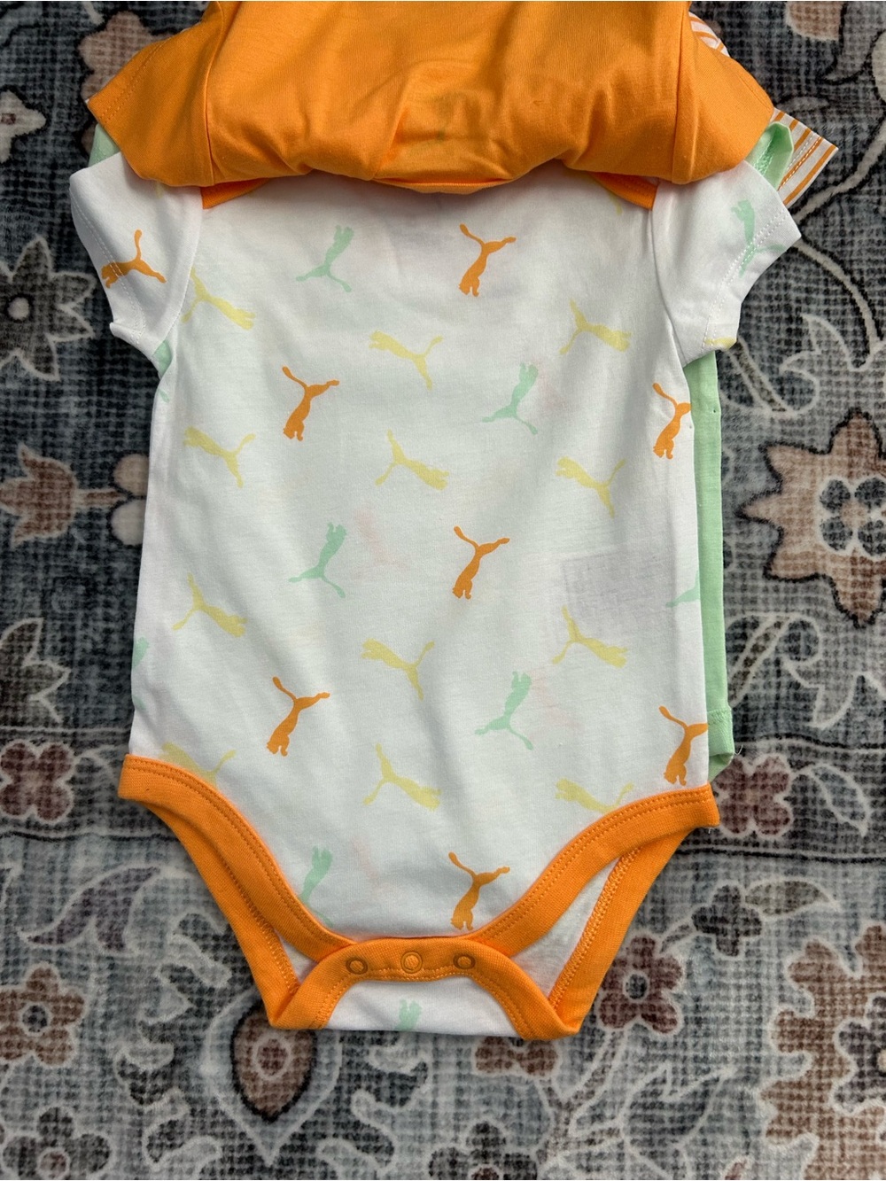 ✅ Puma Baby 4-Pack Bodysuits 3-6M NWT Orange Mint Stripe All-Over Print Logo - Picture 3 of 9